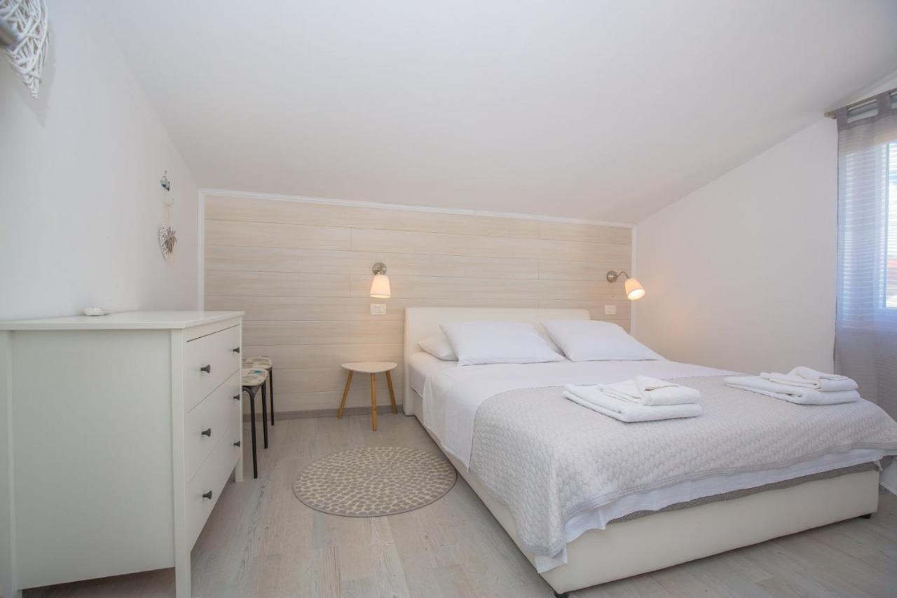Apartments In Rogoznica 36019 Kültér fotó